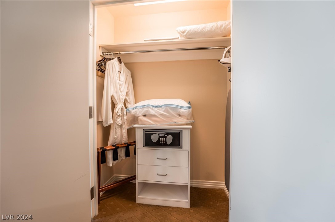 135 East Harmon Avenue 3502 / 3504