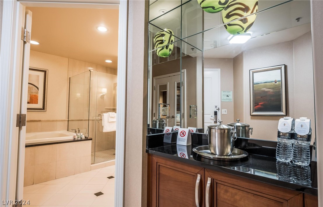 135 East Harmon Avenue 3502 / 3504