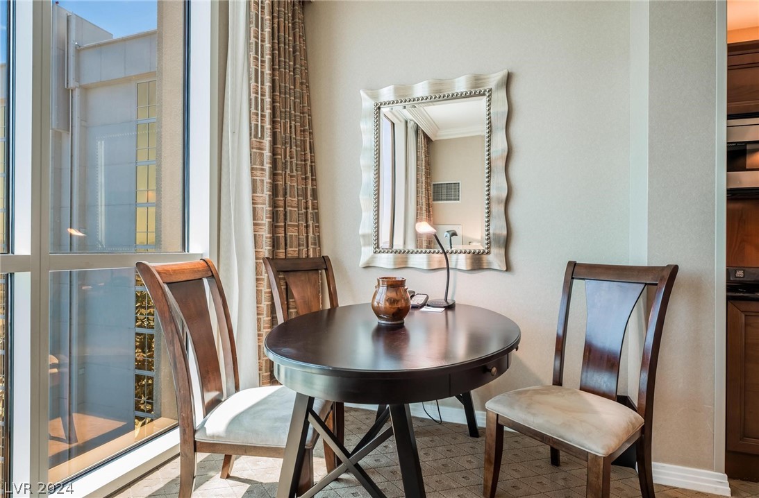 135 East Harmon Avenue 3502 / 3504