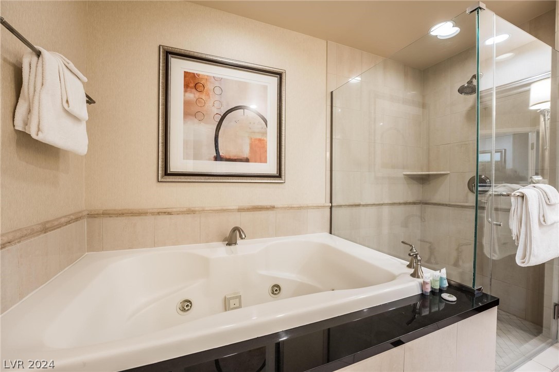 135 East Harmon Avenue 3502 / 3504