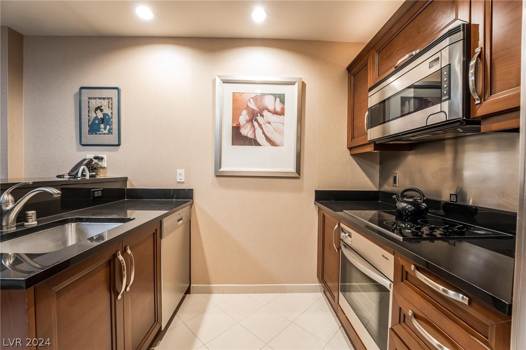 135 East Harmon Avenue 3502 / 3504