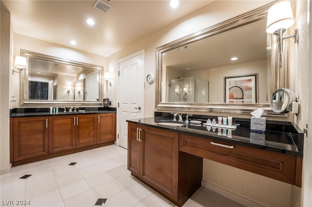 135 East Harmon Avenue 3502 / 3504