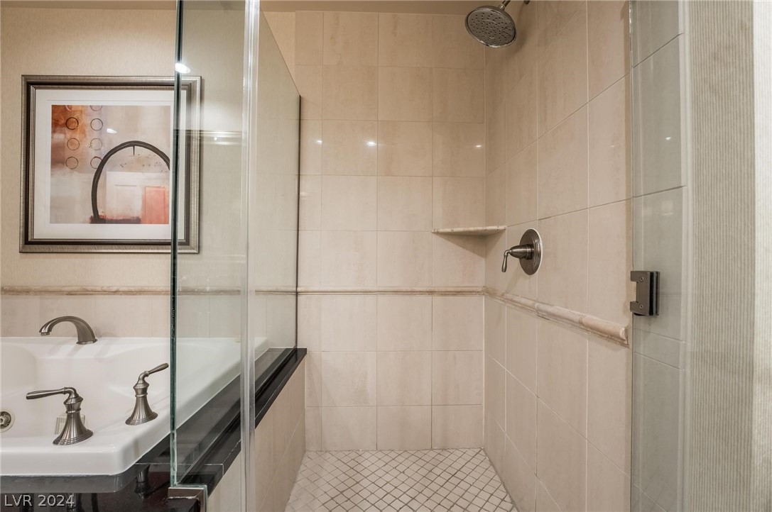 135 East Harmon Avenue 3502 / 3504