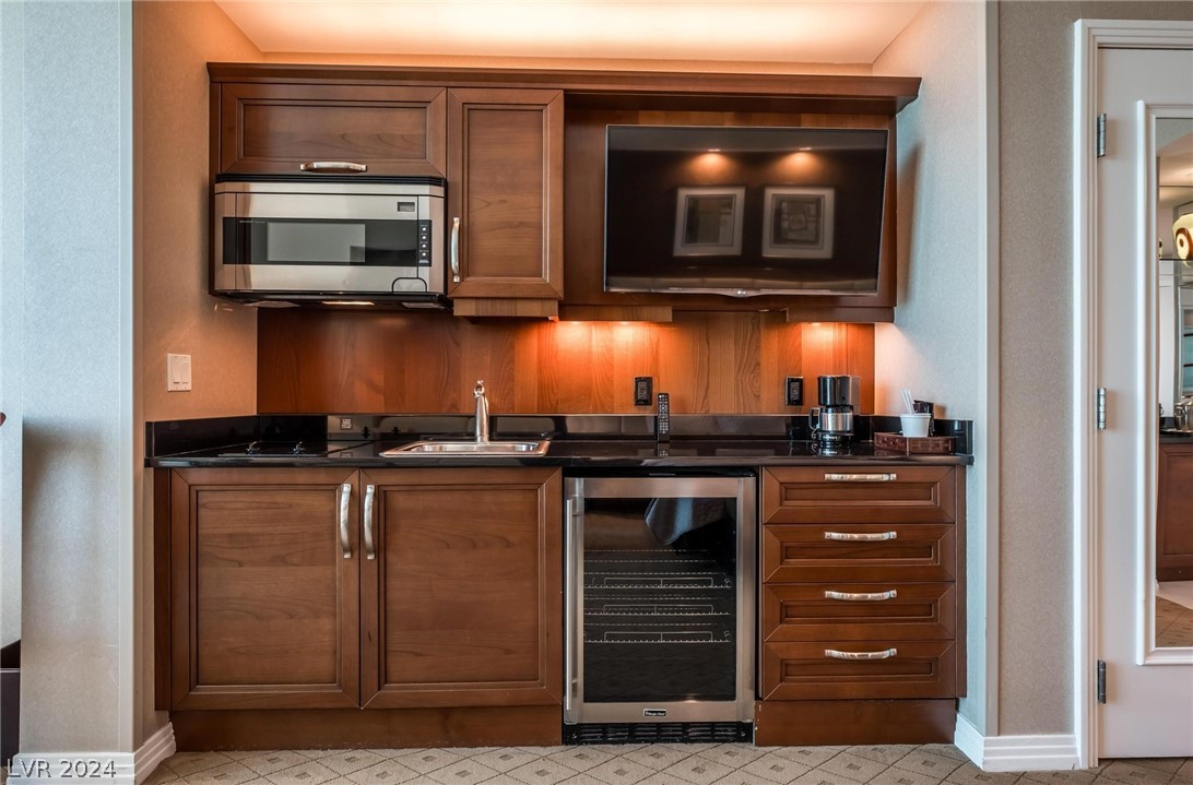 135 East Harmon Avenue 3502 / 3504