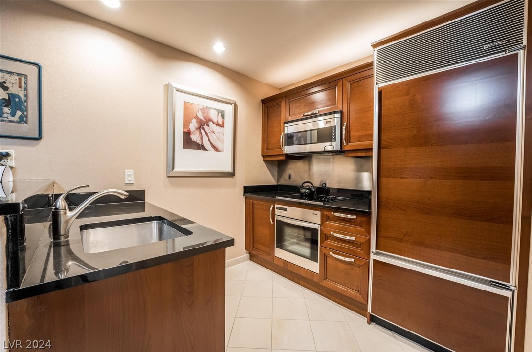 135 East Harmon Avenue 3502 / 3504