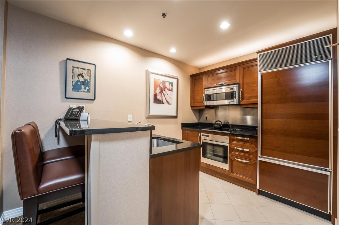 135 East Harmon Avenue 3502 / 3504