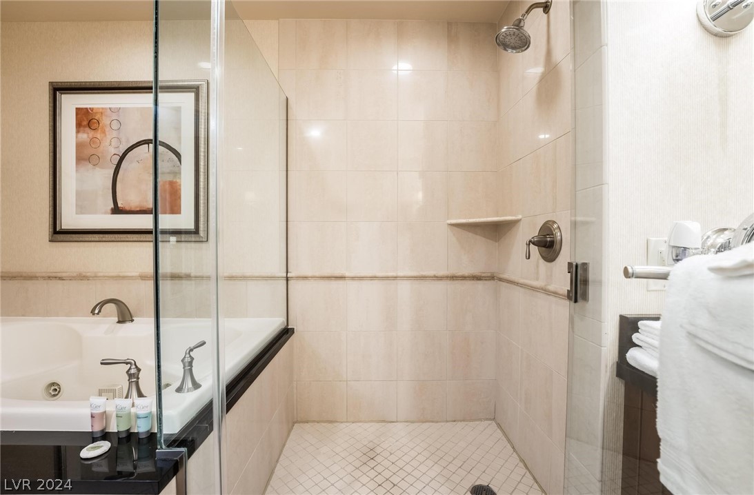 135 East Harmon Avenue 3502 / 3504