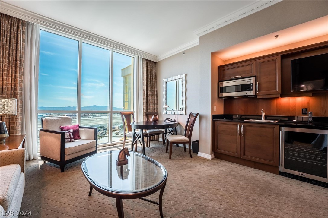 135 East Harmon Avenue 3502 / 3504