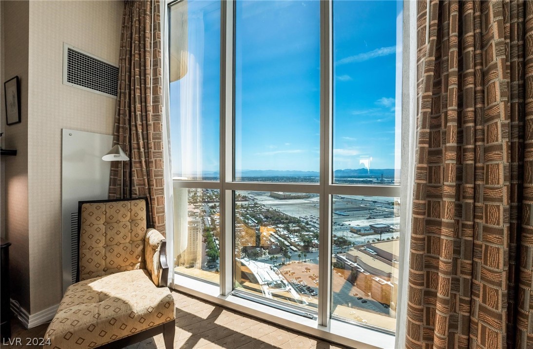 135 East Harmon Avenue 3502 / 3504