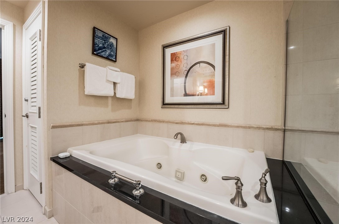 135 East Harmon Avenue 3502 / 3504