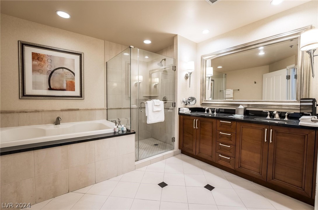 135 East Harmon Avenue 3502 / 3504