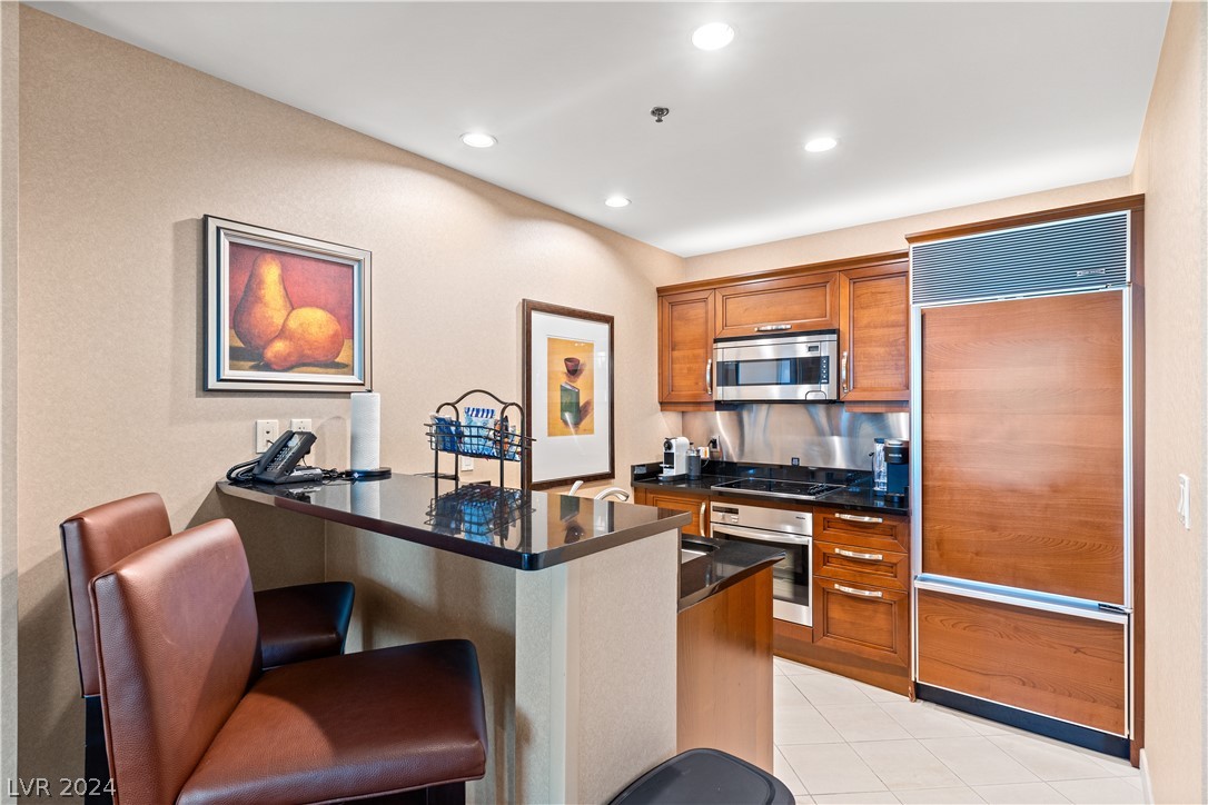 135 East Harmon Avenue 414