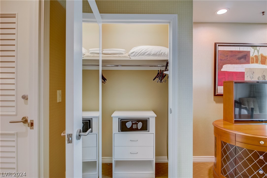 135 East Harmon Avenue 414