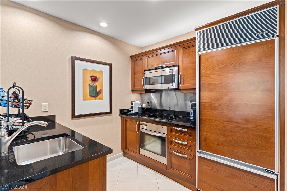 135 East Harmon Avenue 414