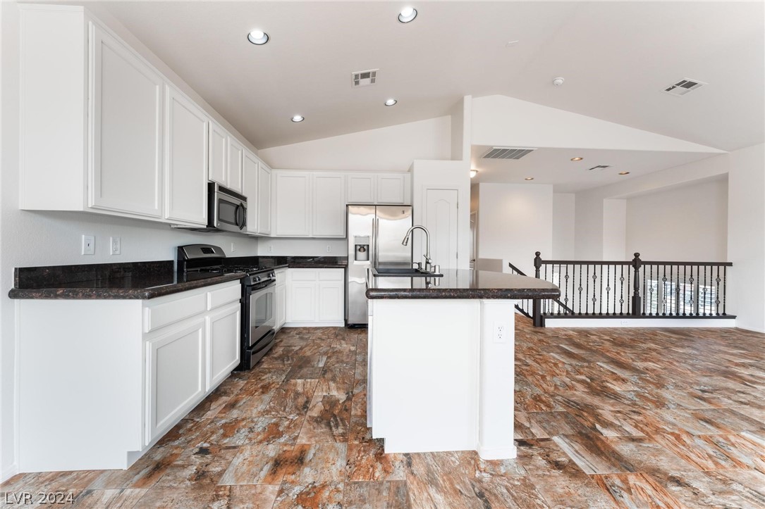 5003 Echo Shire Avenue