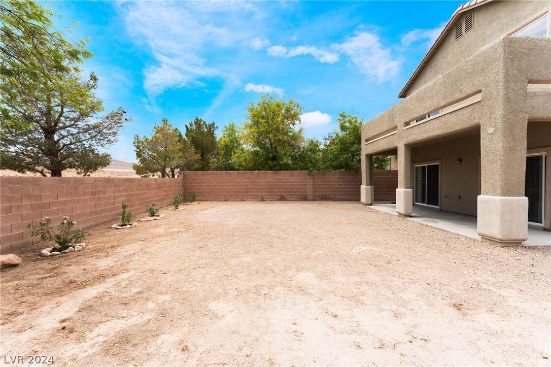 5003 Echo Shire Avenue