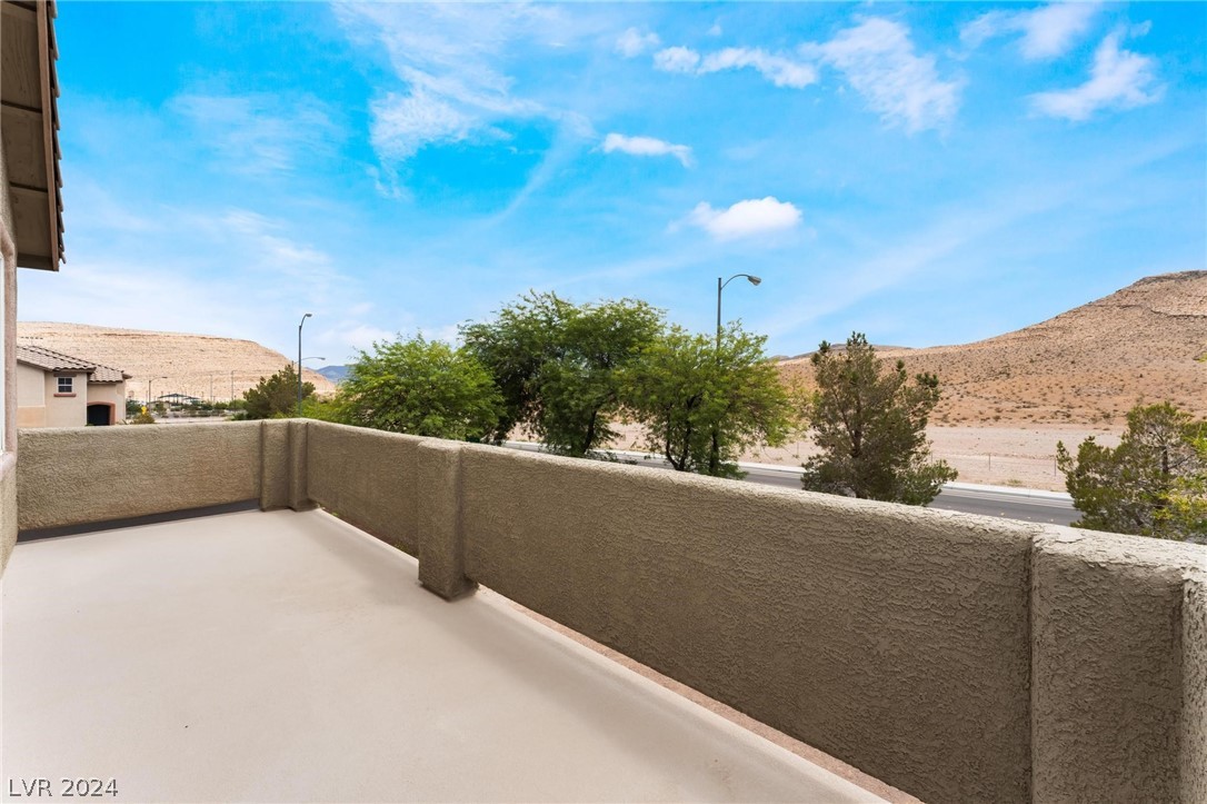 5003 Echo Shire Avenue