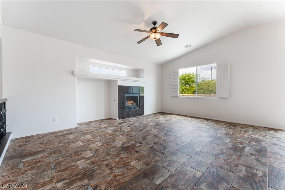 5003 Echo Shire Avenue