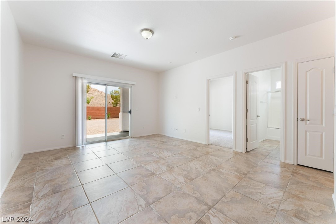 5003 Echo Shire Avenue