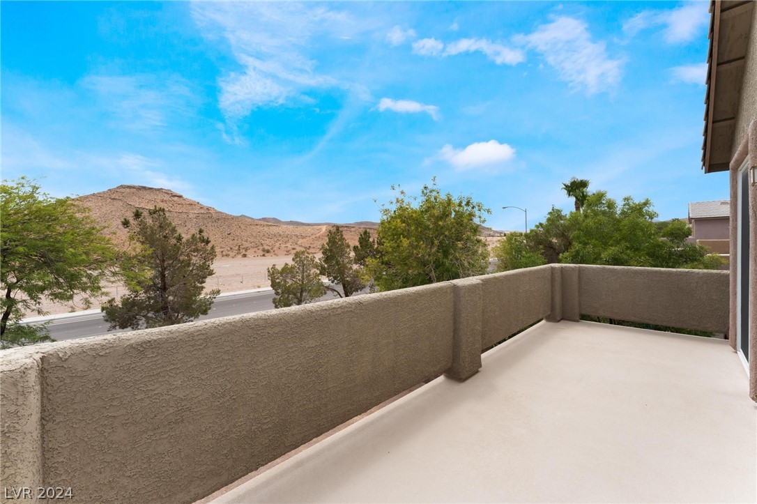 5003 Echo Shire Avenue