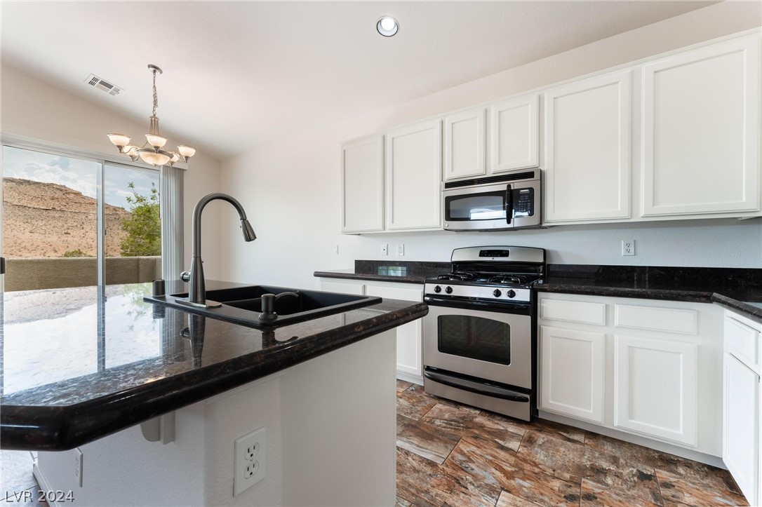 5003 Echo Shire Avenue