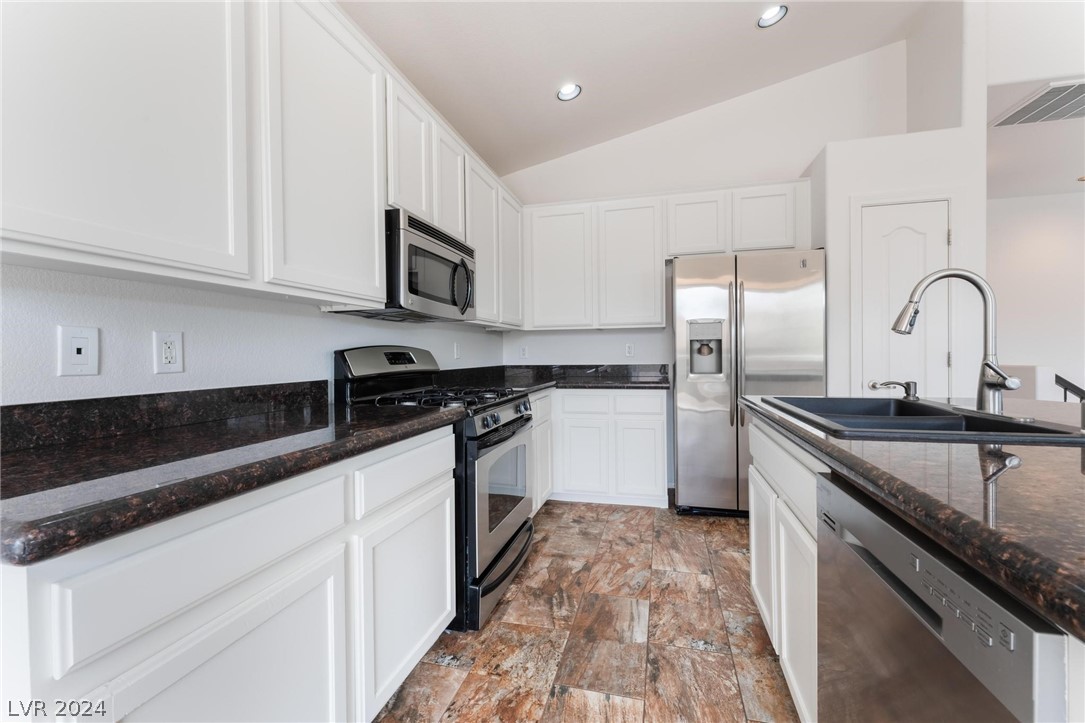 5003 Echo Shire Avenue