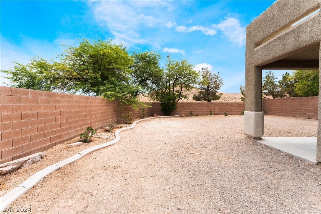 5003 Echo Shire Avenue