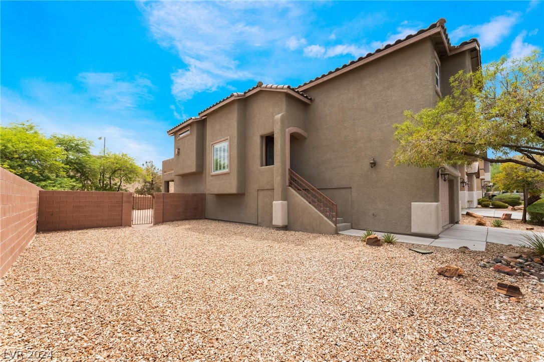 5003 Echo Shire Avenue