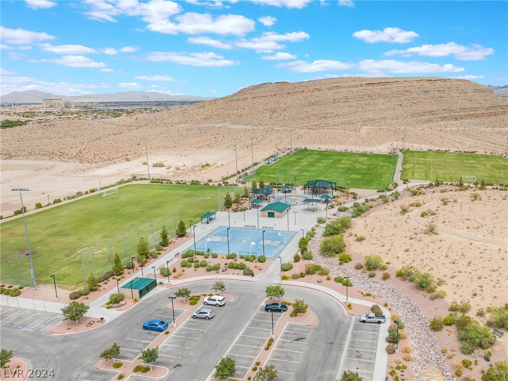 5003 Echo Shire Avenue