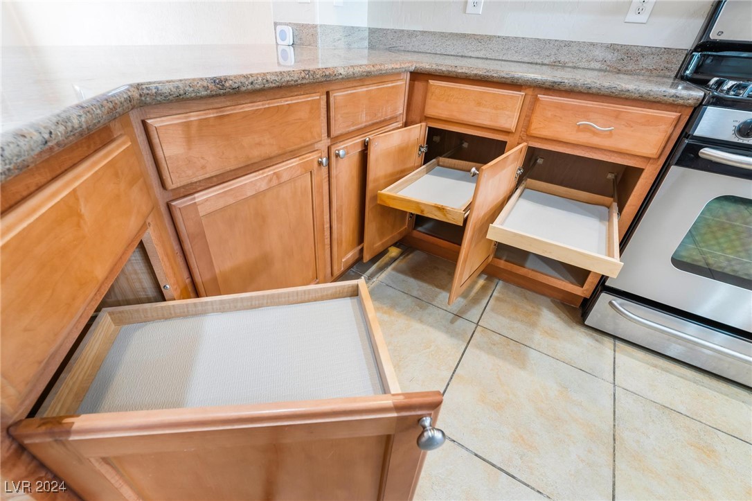 6724 Divers Loons Street