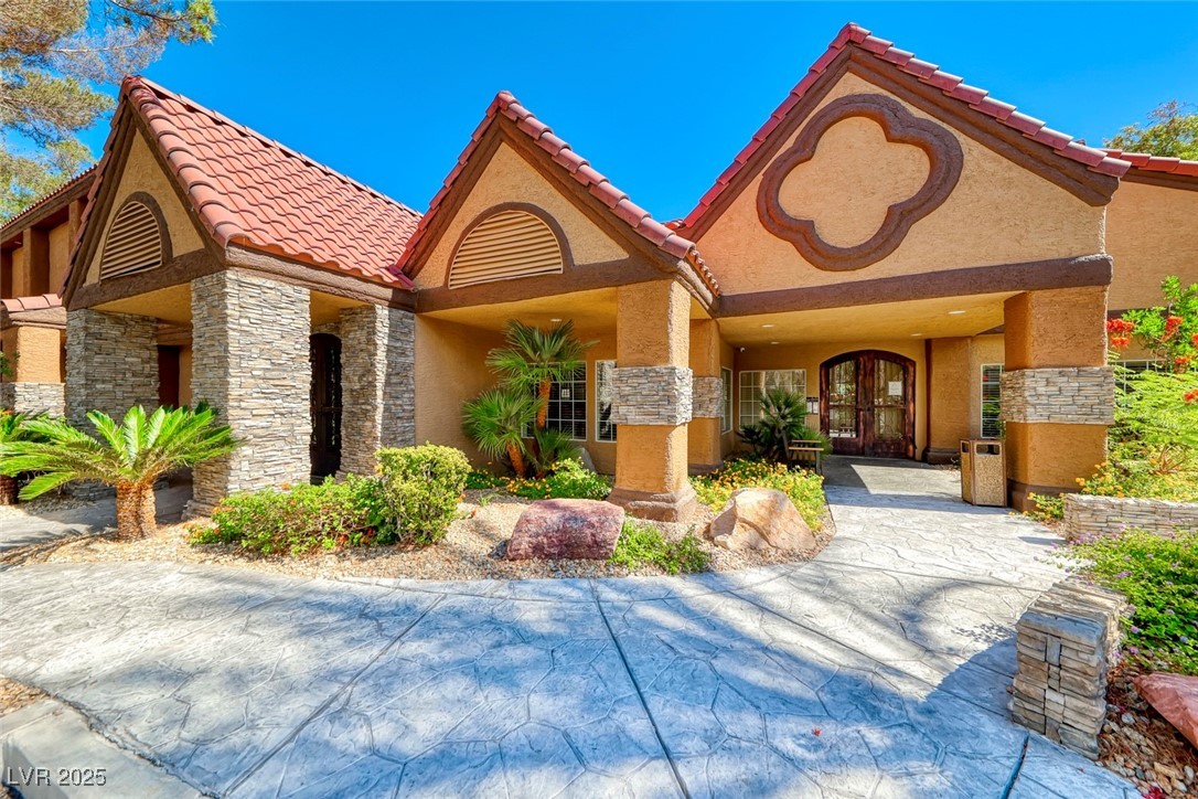 2200 South Fort Apache Road 2209