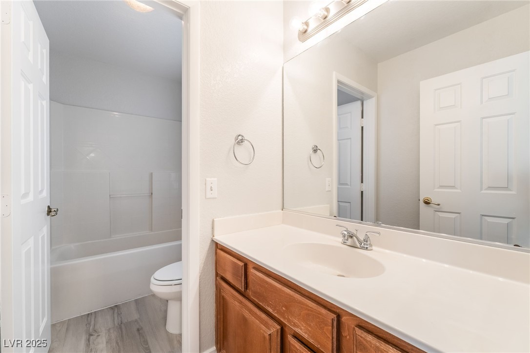 1242 La Ballena Trail