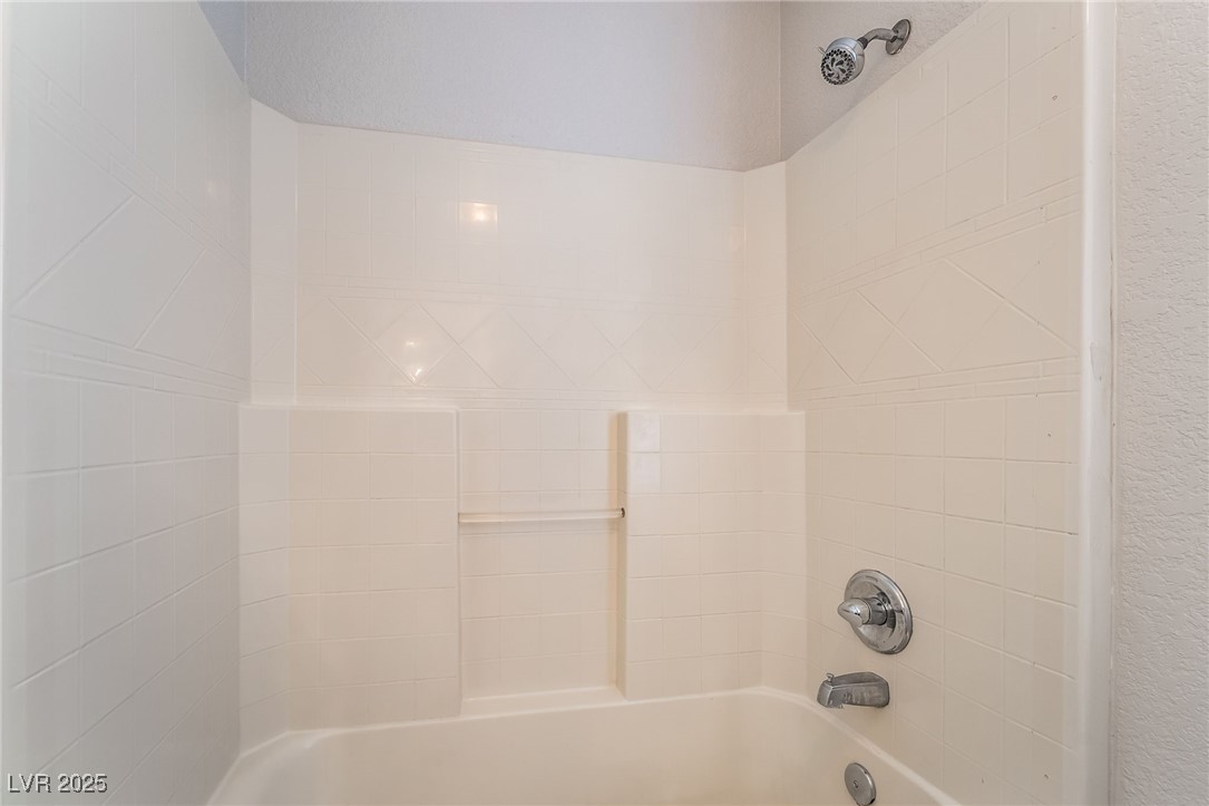 1242 La Ballena Trail