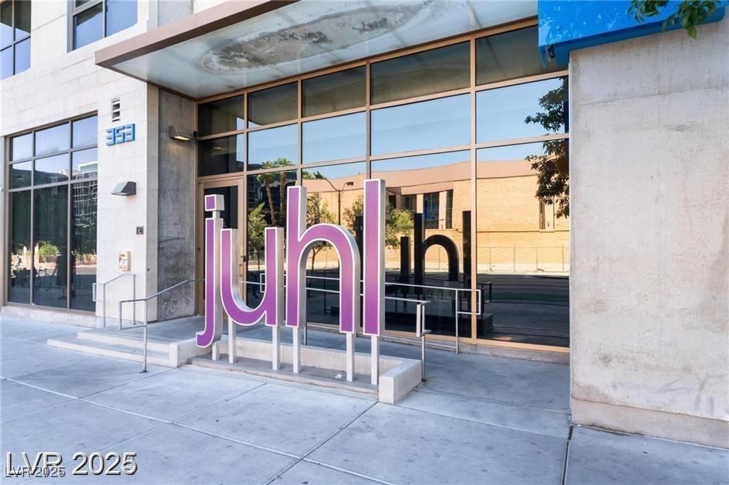 353 East Bonneville Avenue 711