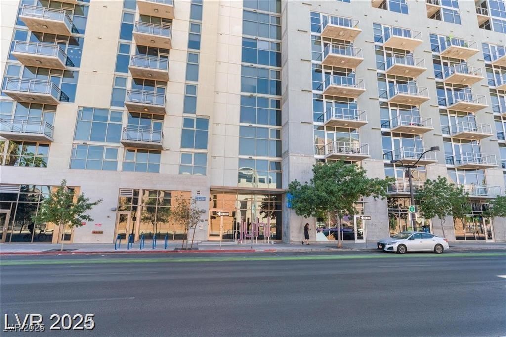 353 East Bonneville Avenue 711