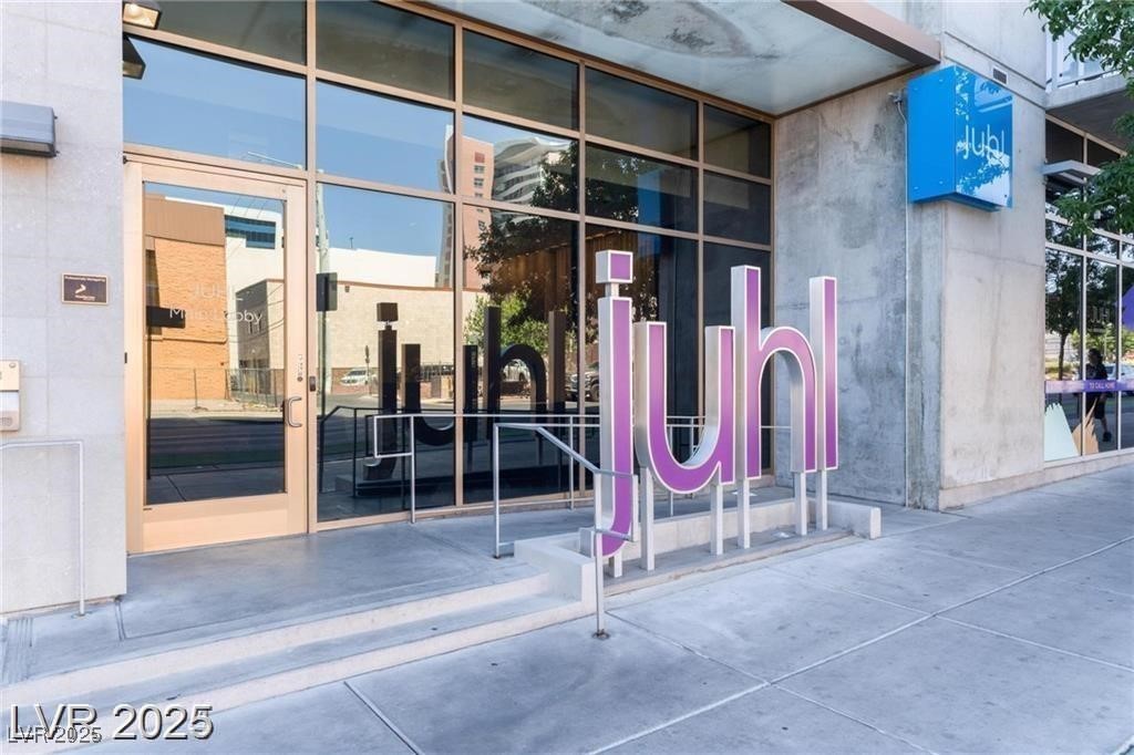 353 East Bonneville Avenue 711