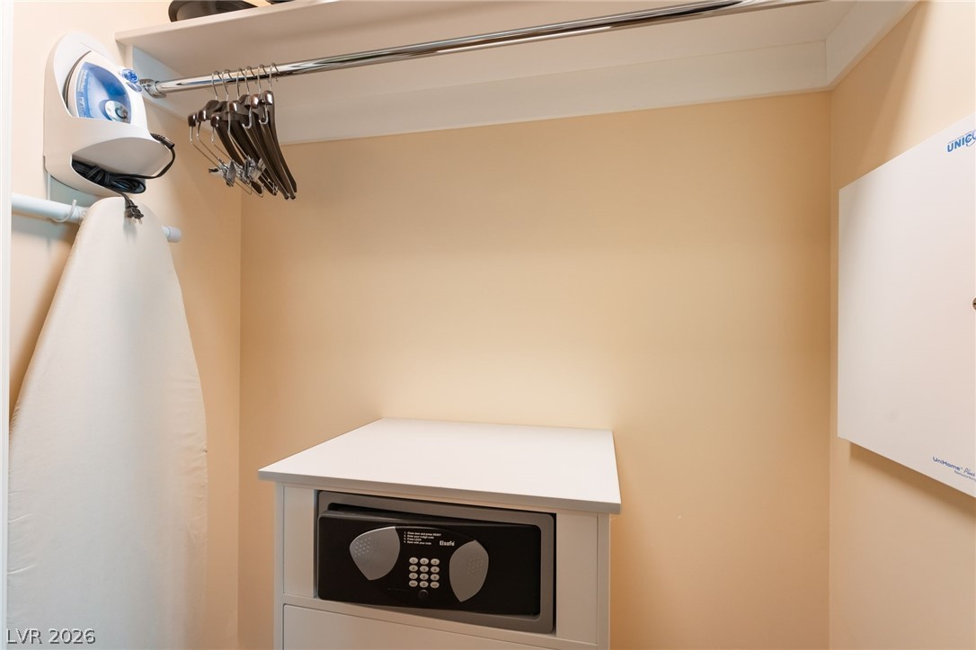 135 East Harmon Avenue 2317