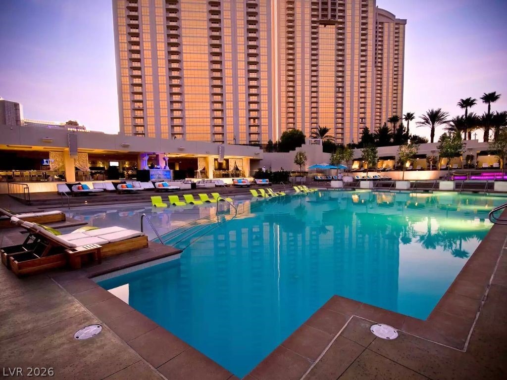 135 East Harmon Avenue 2317