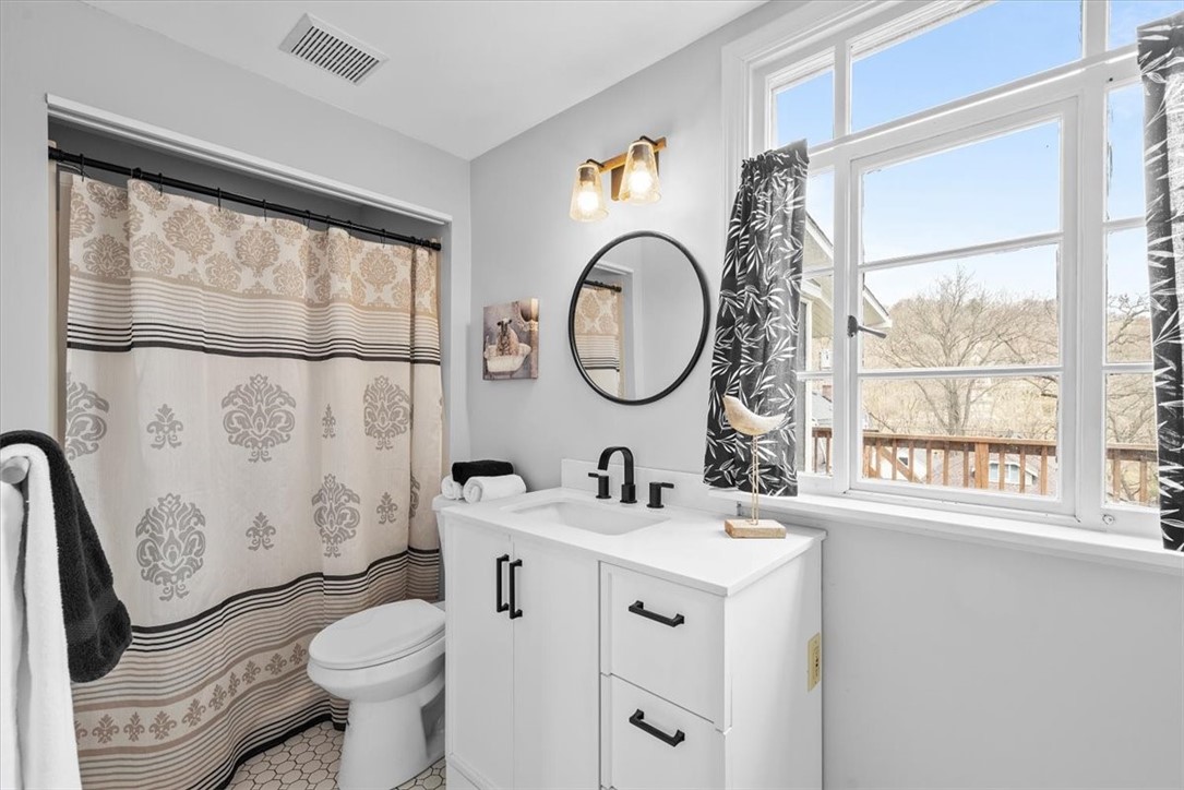 27 E Forest Avenue