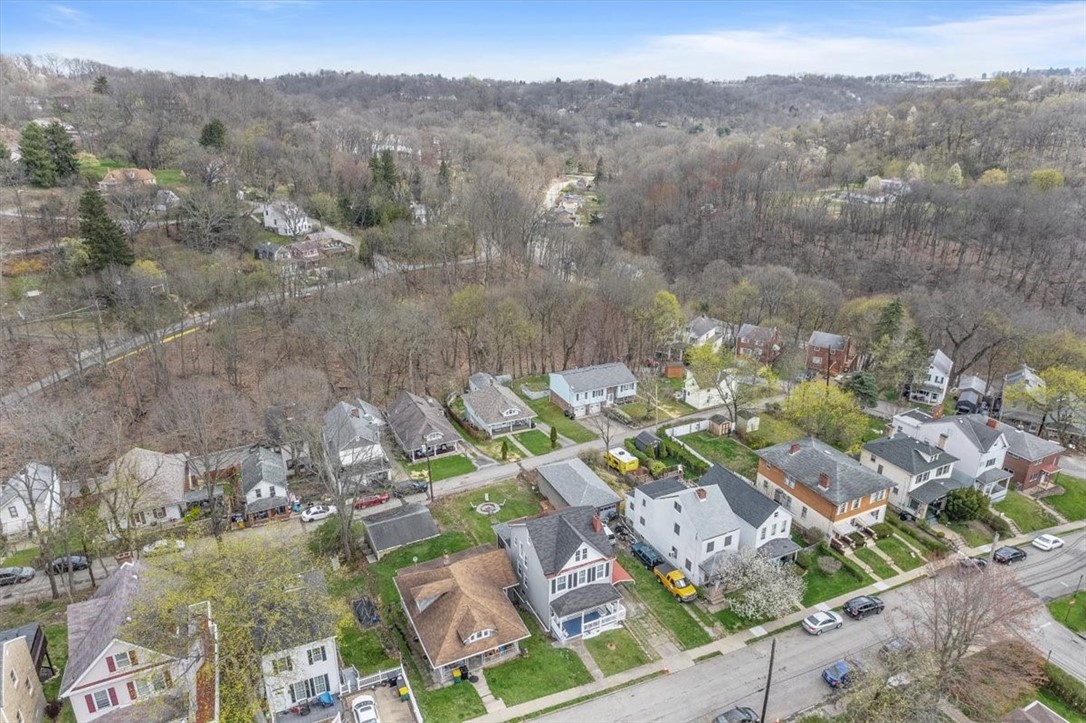 27 E Forest Avenue