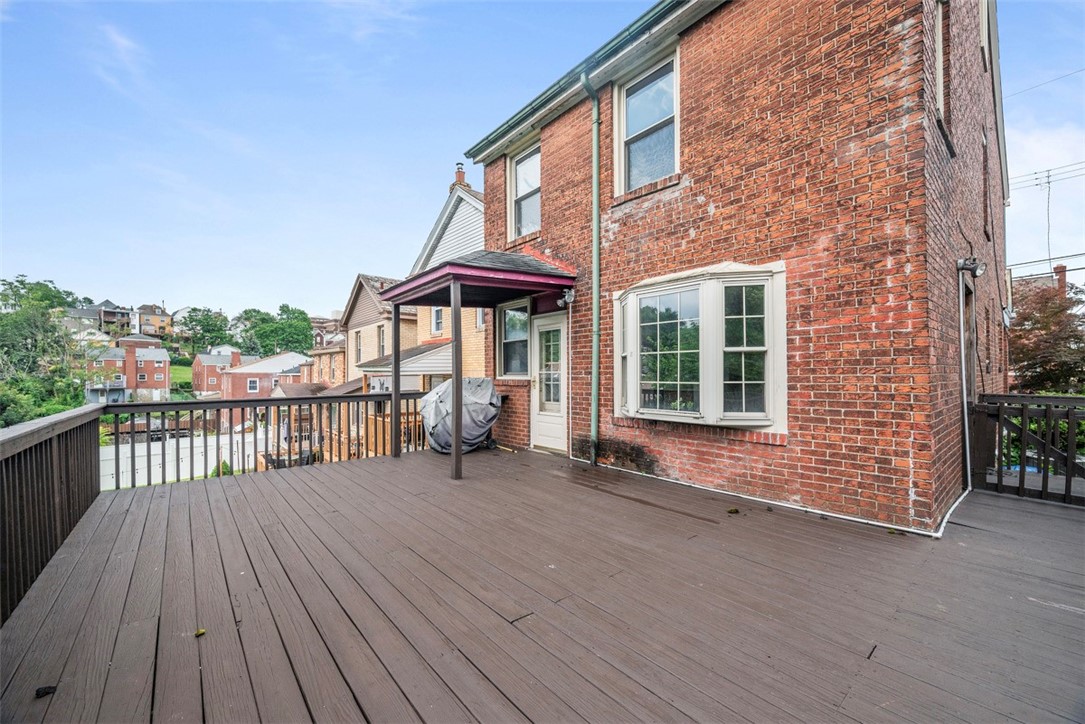 305 Smith Way