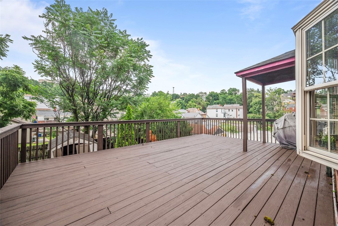 305 Smith Way