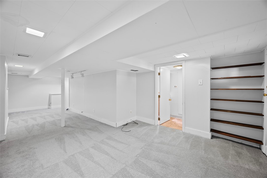 305 Smith Way