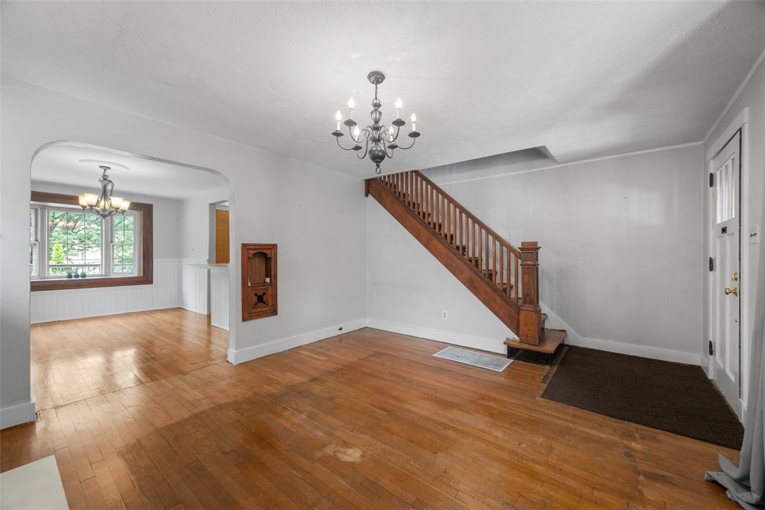 305 Smith Way