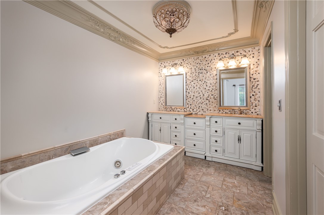 2217 Huntington Court N