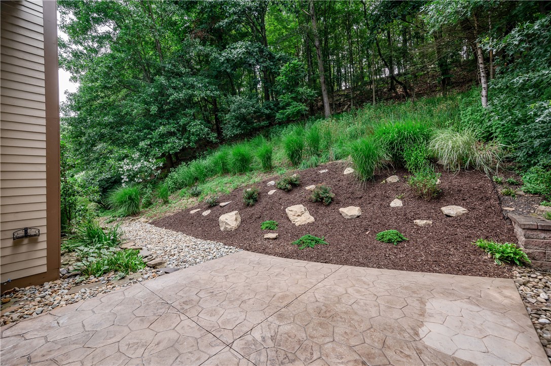 2217 Huntington Court N