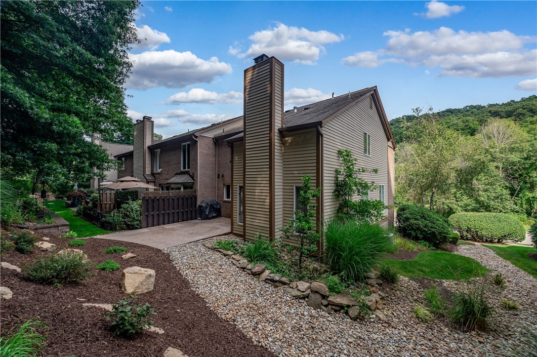 2217 Huntington Court N