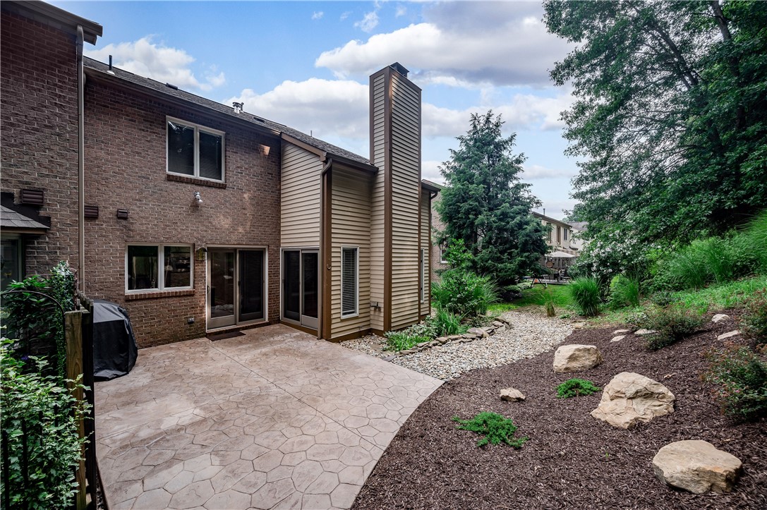 2217 Huntington Court N