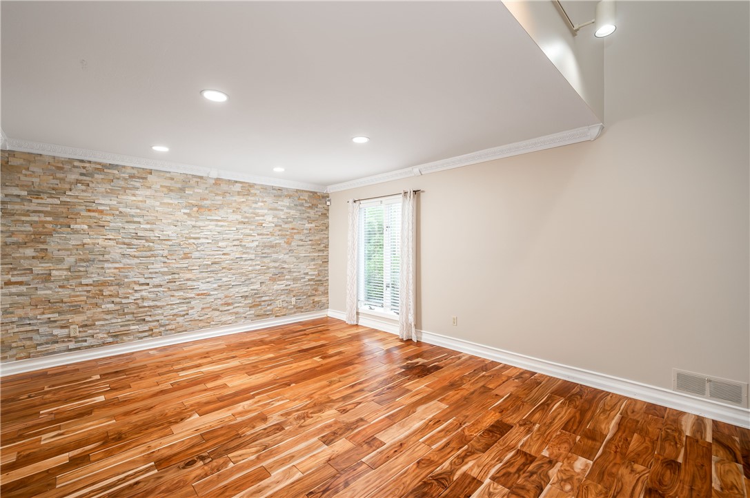 2217 Huntington Court N