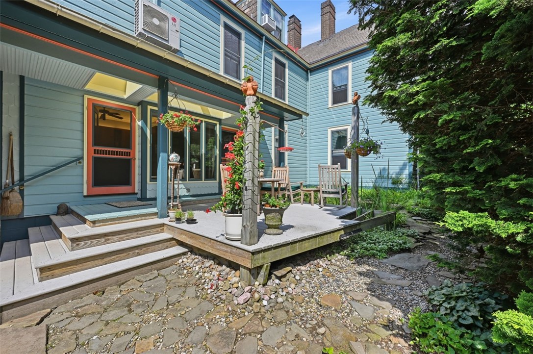 402 Peebles Street
